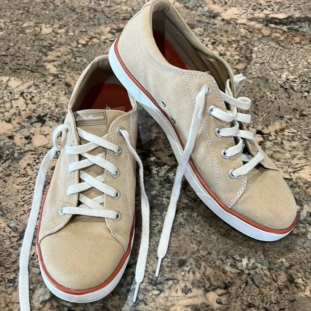 Eddie Bauer Tennys